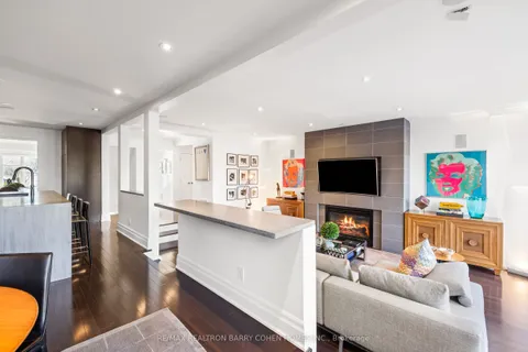 215 Lonsmount Drive, ON M5P 2Y6