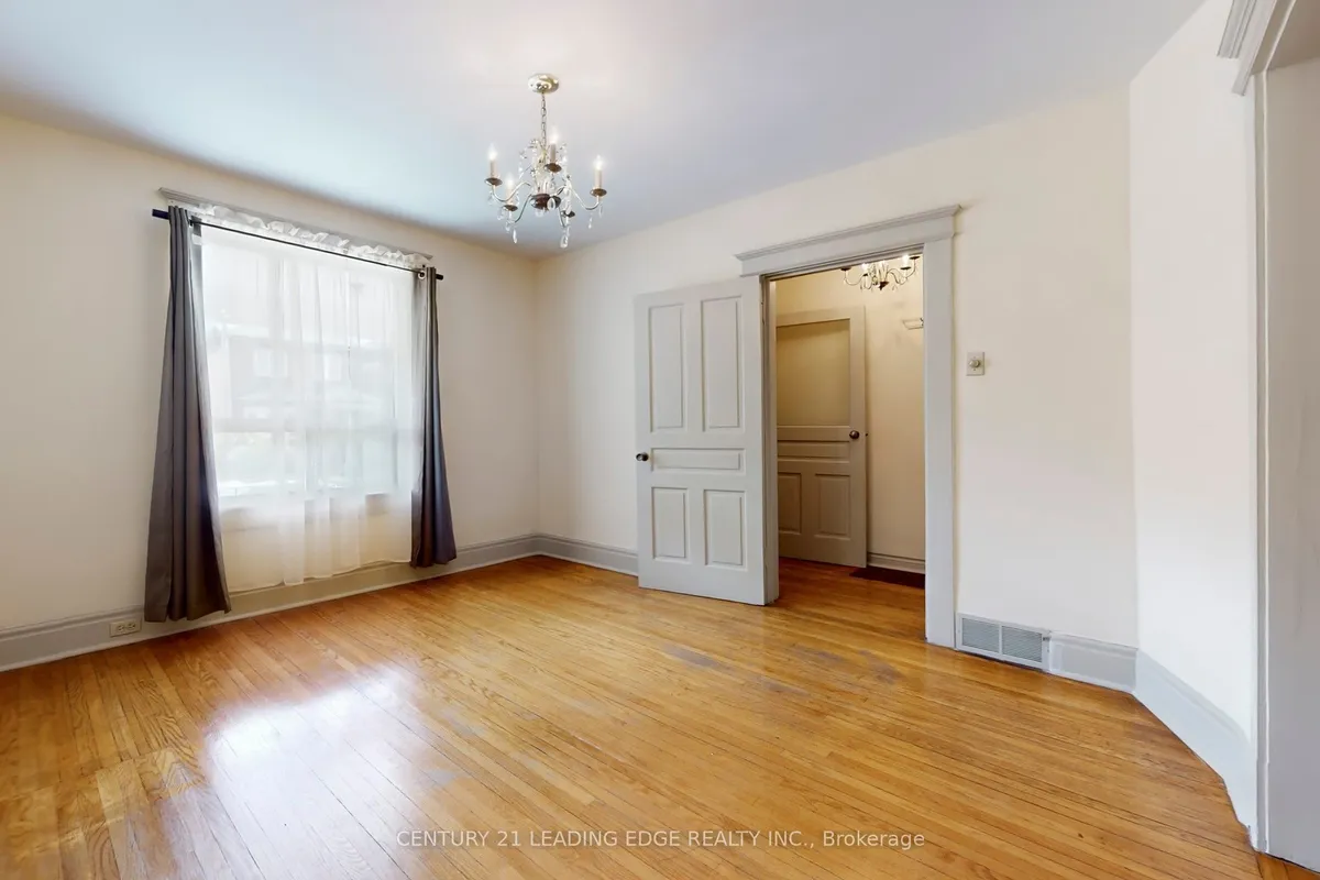 60 Ulster Street, ON M5S 1E5