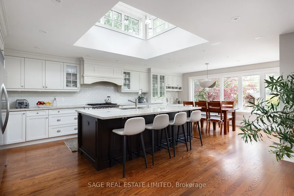 9 Canfield Place, ON M3B 2V5