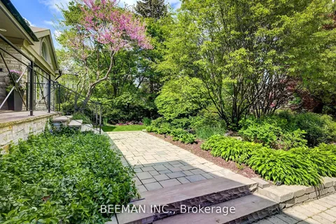 26 Farrington Drive, ON M2L 2B6