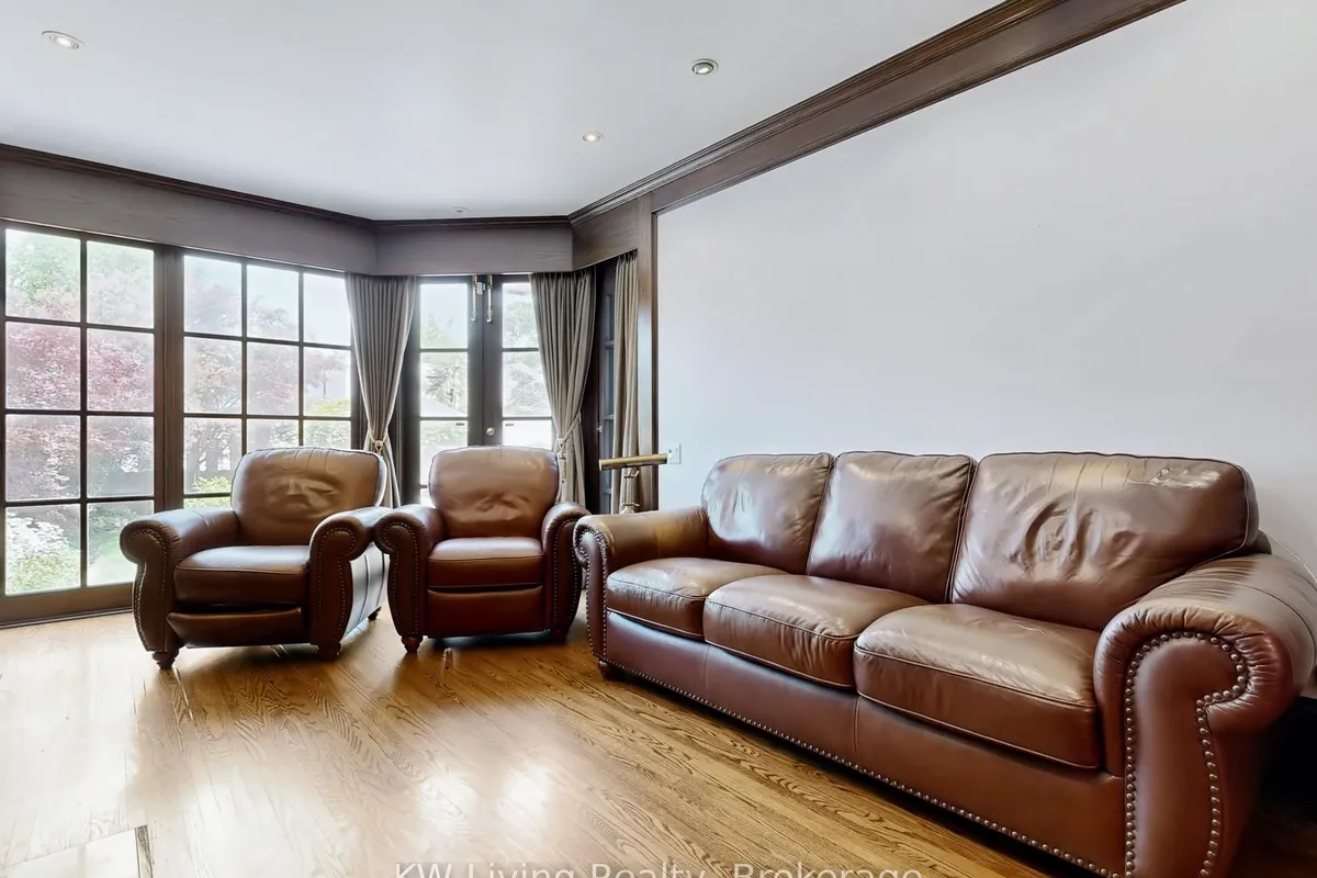 26 Wilberton Road, ON M4V 1Z3