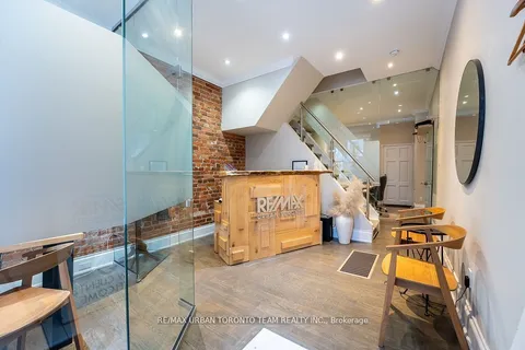 502 King Street, ON M5A 1M1