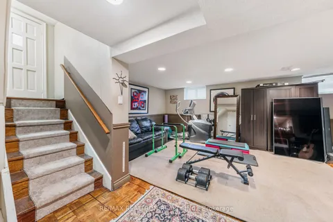 23 Allingham Gardens, ON M3H 1X7