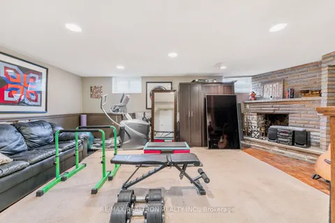 23 Allingham Gardens, ON M3H 1X7