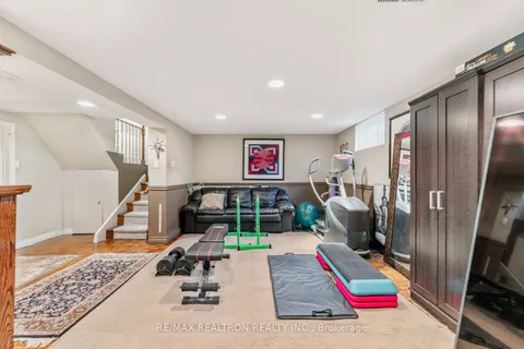 23 Allingham Gardens, ON M3H 1X7