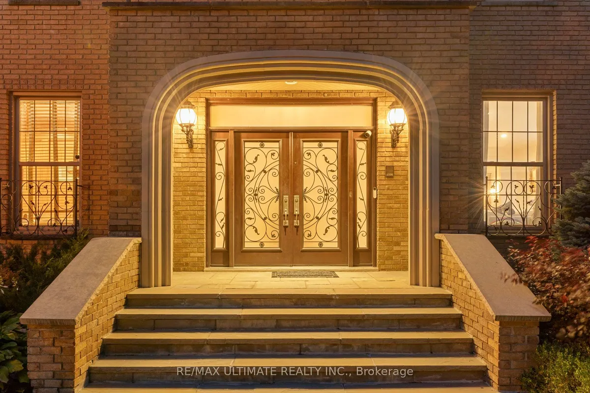 1 Versailles Court, ON M3B 2A8