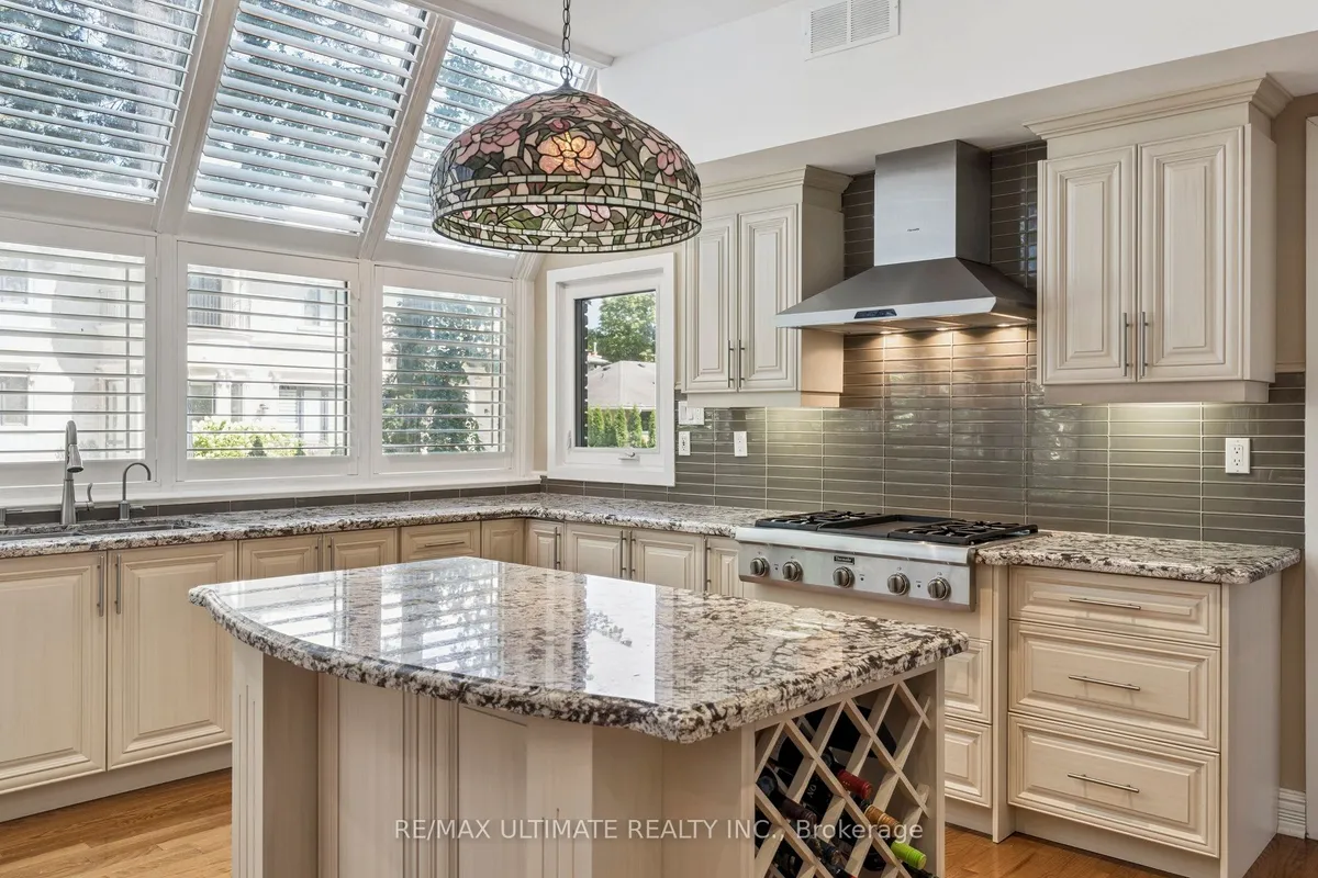 1 Versailles Court, ON M3B 2A8