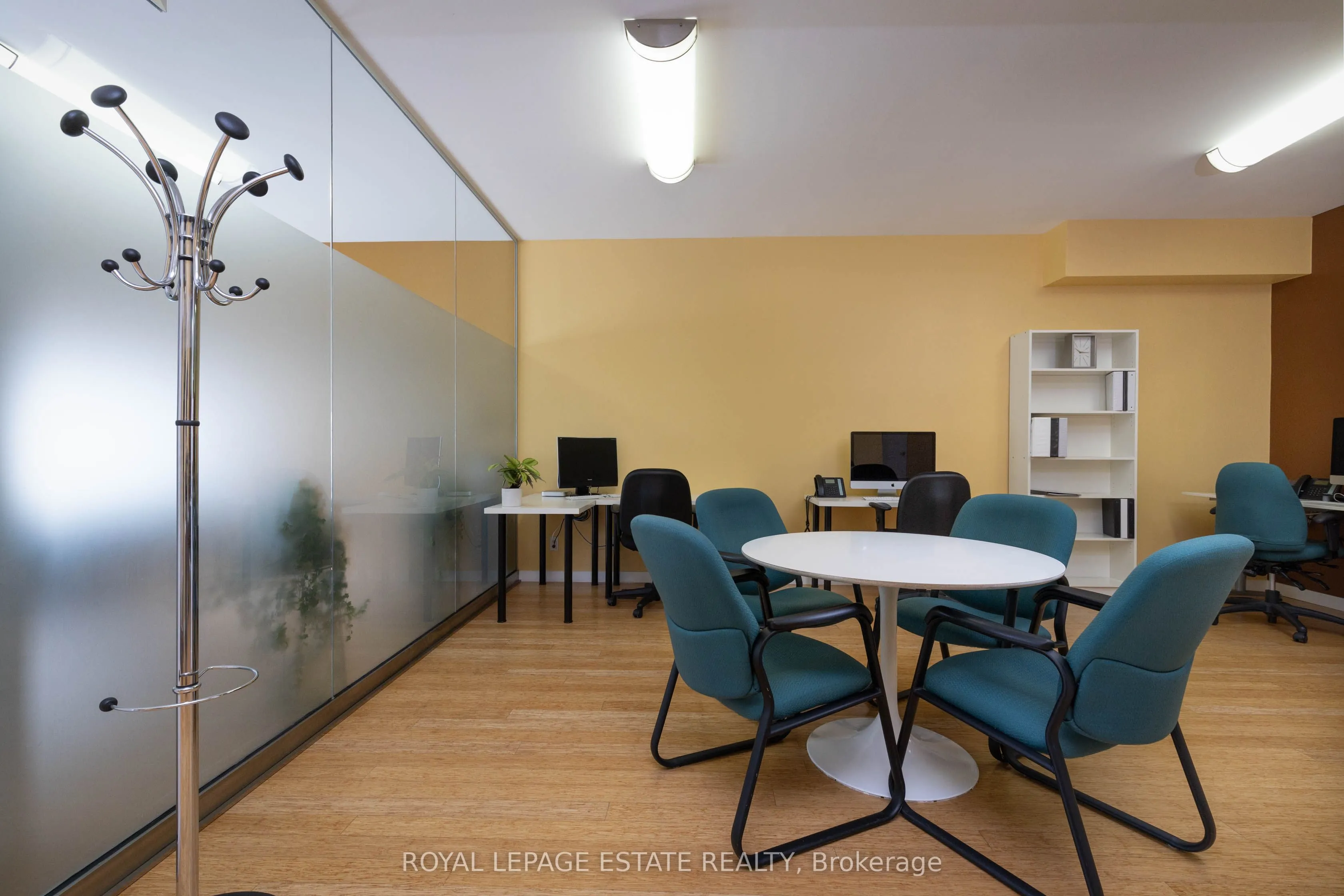 432 Queen Street, ON M5A 1T4