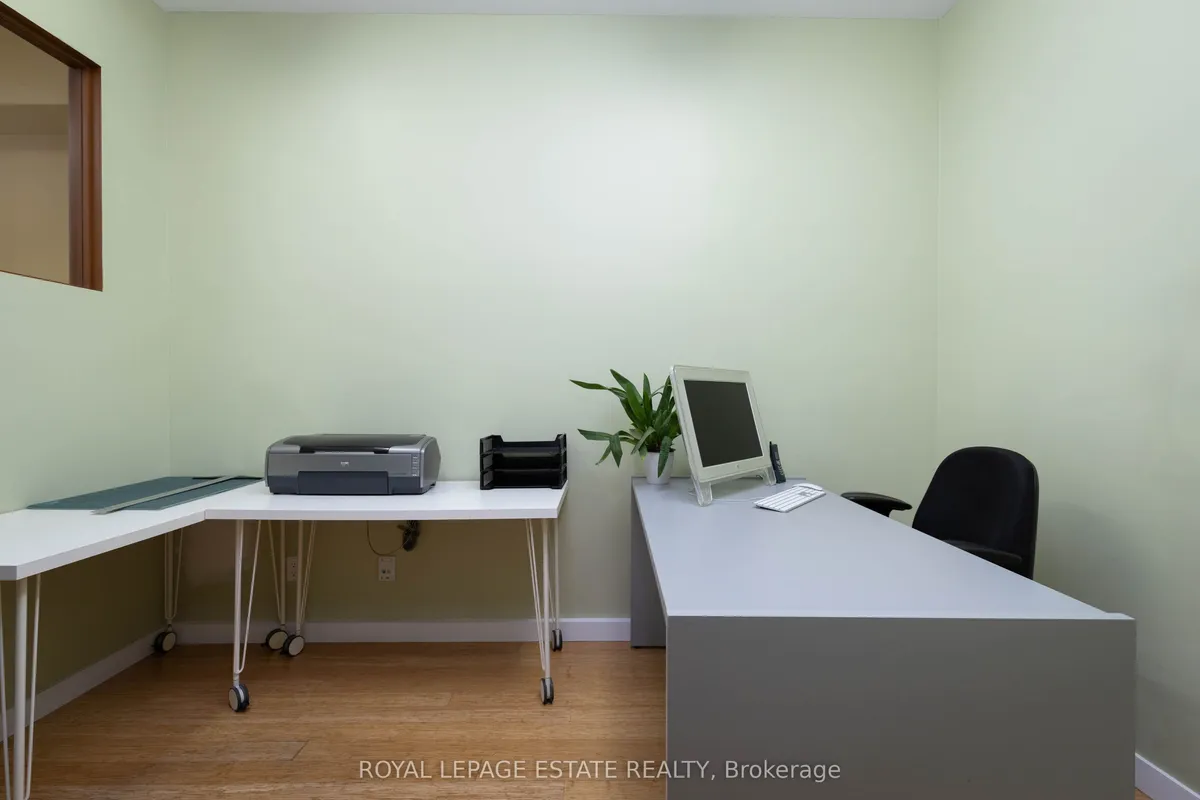 432 Queen Street, ON M5A 1T4