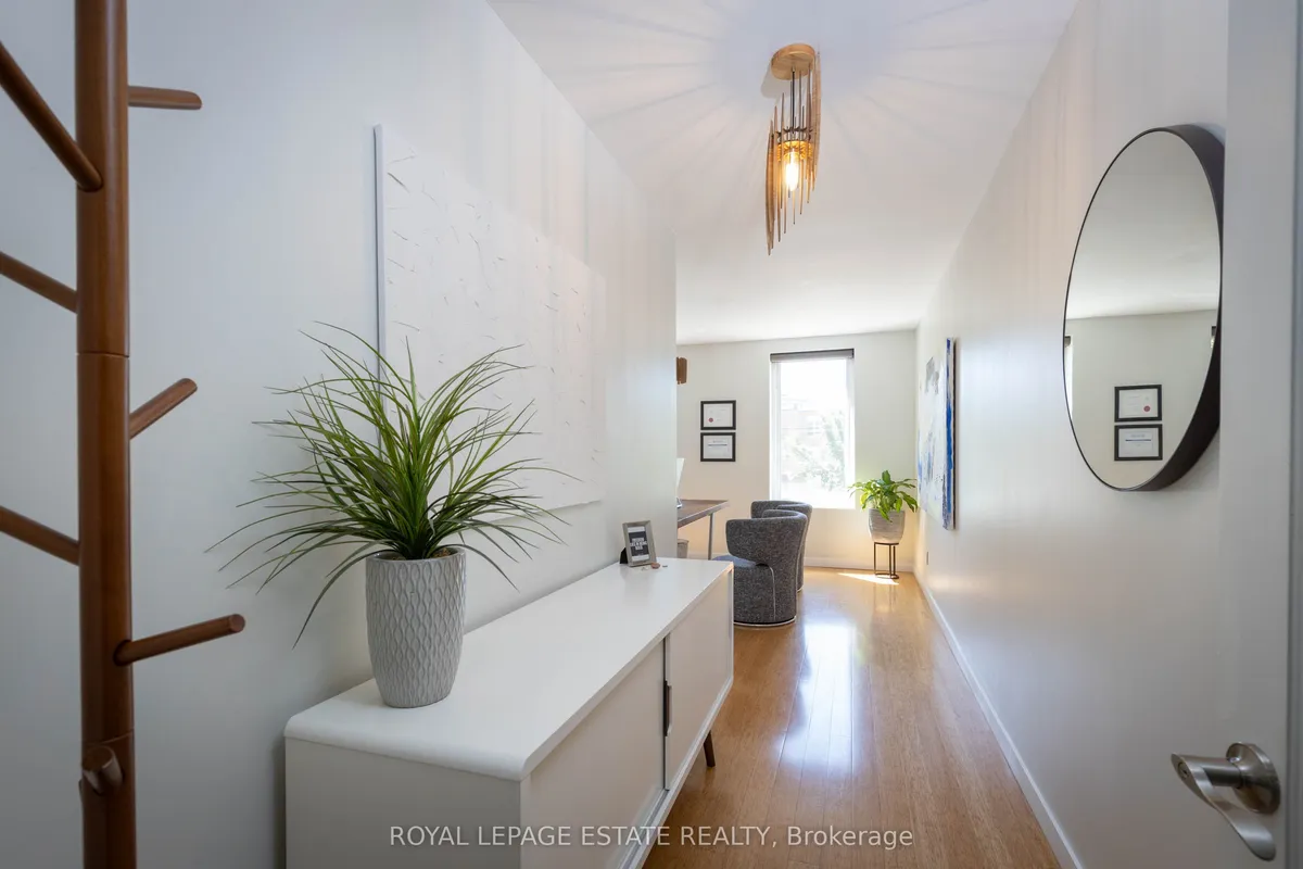 432 Queen Street, ON M5A 1T4