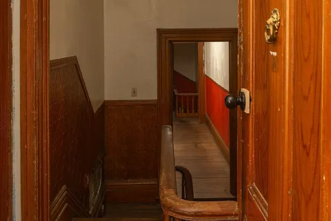 28 D'arcy Street, ON M5T 1J7