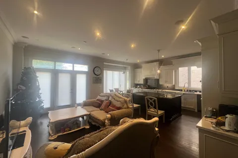 82 Holmes Avenue, ON M2N 4M2