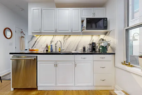 351 Clinton Street, ON M6G 2Y7