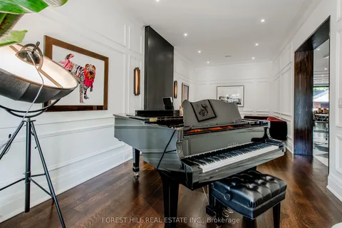 176 Balmoral Avenue, ON M4V 1J6