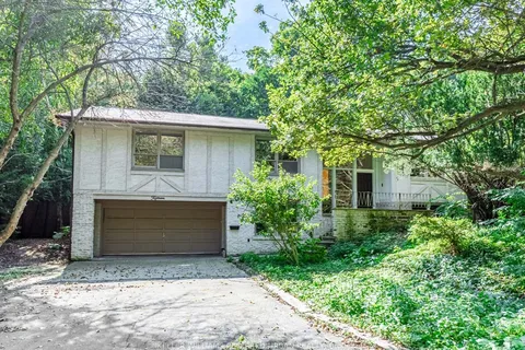 15 York Valley Crescent, ON M2P 1A8