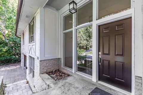 15 York Valley Crescent, ON M2P 1A8