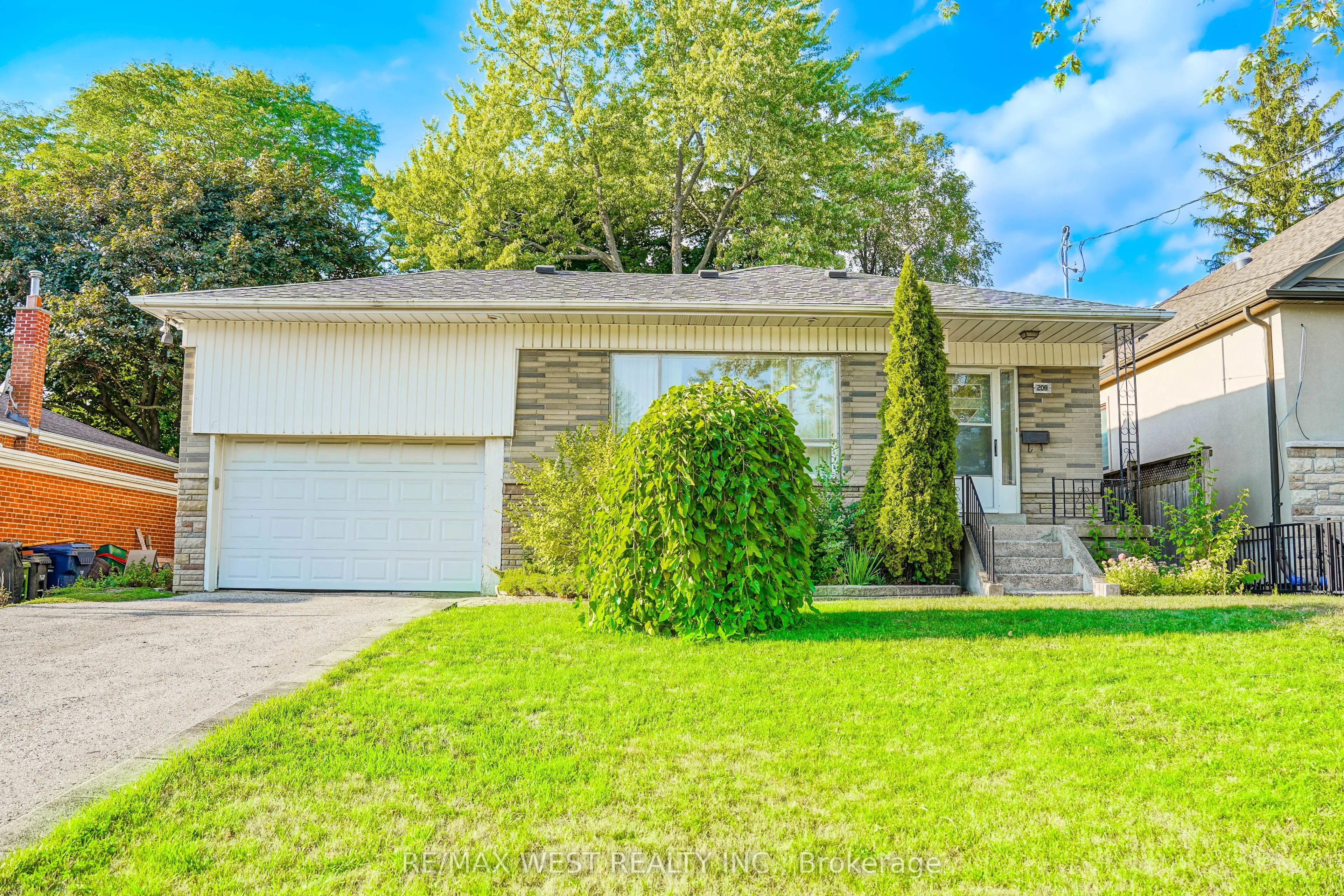 208 Park Home Avenue, ON M2R 1A2