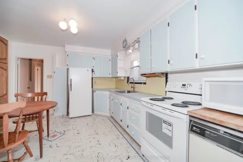 208 Park Home Avenue, ON M2R 1A2