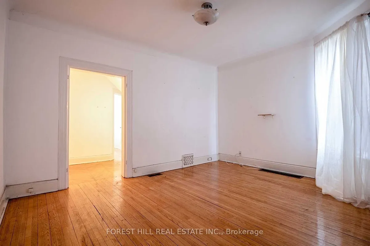 775 Markham Street, ON M6G 2M4