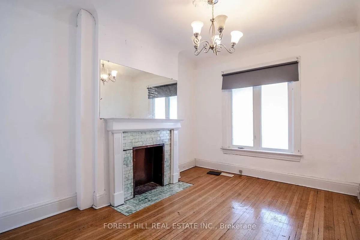 775 Markham Street, ON M6G 2M4