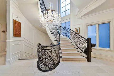 135 Buckingham Avenue, ON M4N 1R5