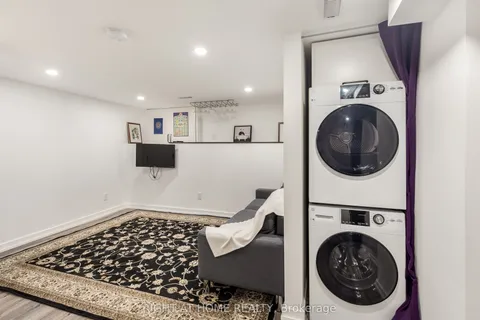 377 Lansdowne Avenue, ON M6H 3Y2