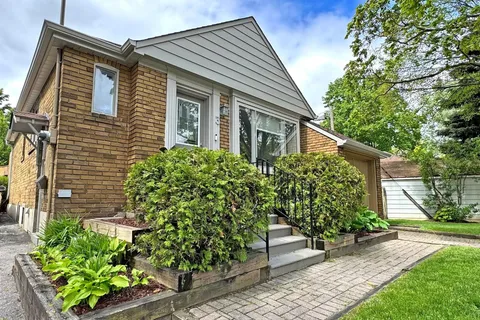 3 Kenrae Road, ON M4G 1X9