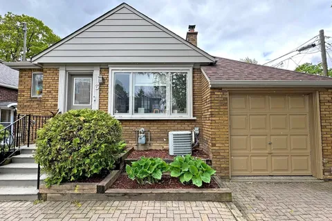 3 Kenrae Road, ON M4G 1X9