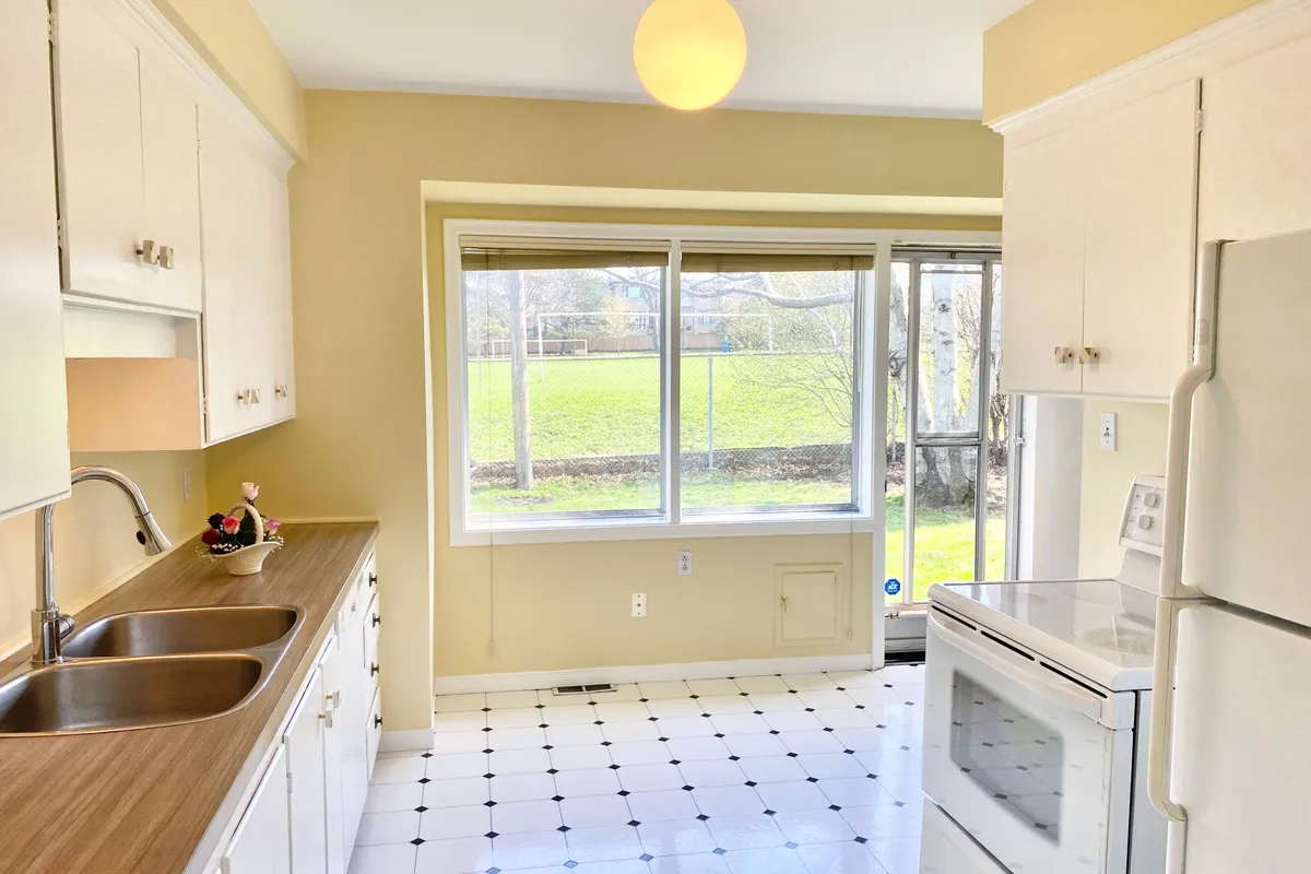 9 Terrington Court, ON M3B 2J9