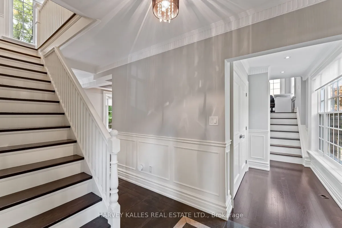 112 Mason Boulevard, ON M5M 3E3