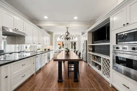 18 Lowther Avenue, ON M5R 1C6