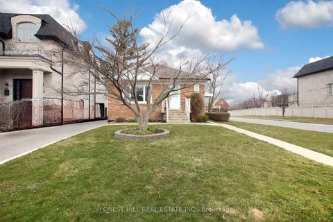 26 Alexis Boulevard, ON M3H 2P4