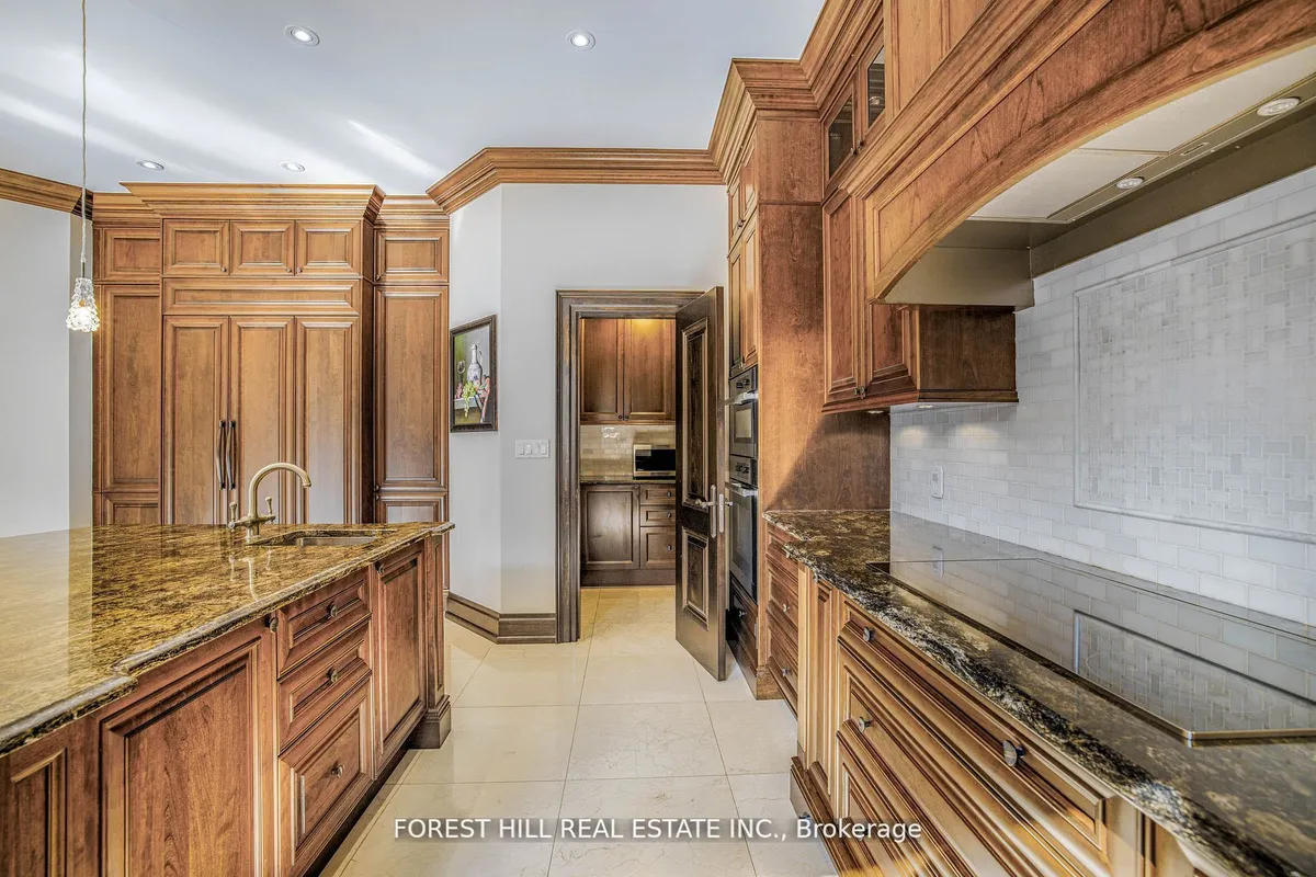 38 Greengate Road, ON M3B 1E8