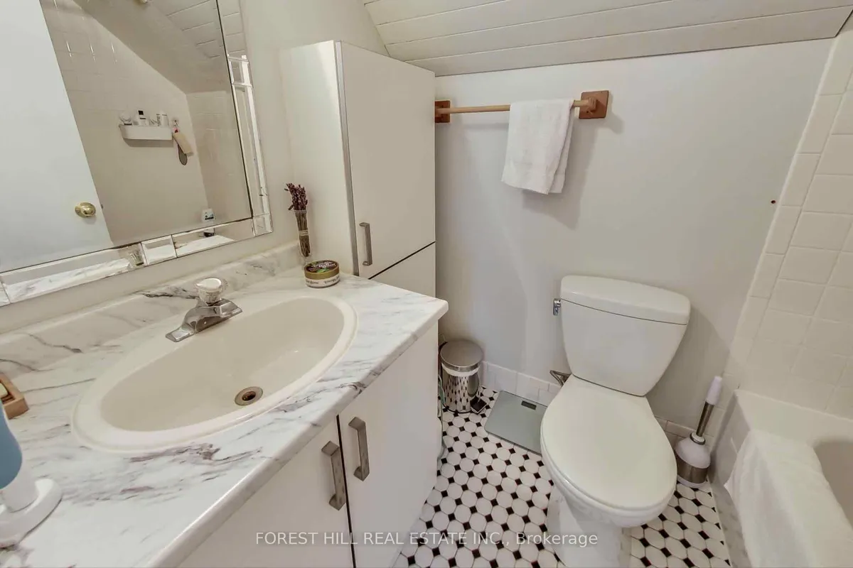 72 Walmer Road, ON M5R 2X7