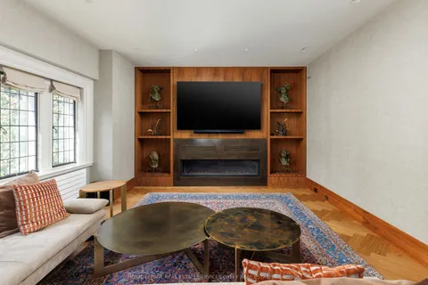 5 Thornwood Road, ON M4W 2R8