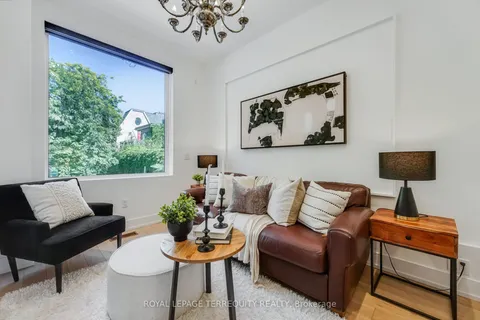 2 Glasgow Street, ON M5T 2B9