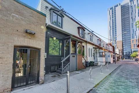 2 Glasgow Street, ON M5T 2B9