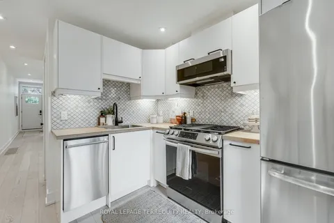 2 Glasgow Street, ON M5T 2B9