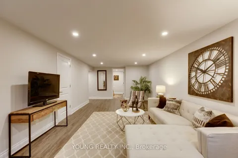 21 Bathford Crescent, ON M2J 2S3