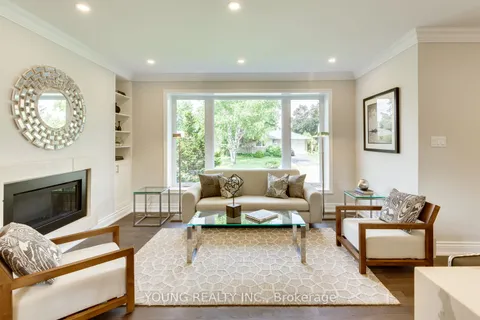 21 Bathford Crescent, ON M2J 2S3