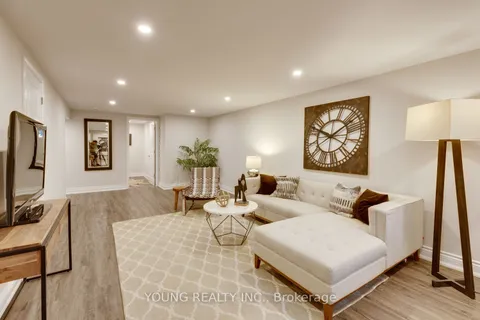 21 Bathford Crescent, ON M2J 2S3