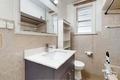 61 Talbot Road, ON M2M 1S1