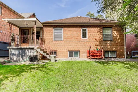 397 Cortleigh Boulevard, ON M5N 1R4