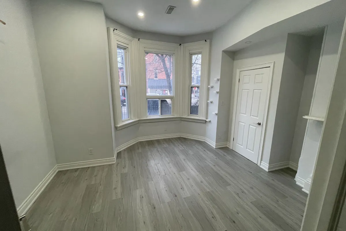 414 Dundas Street, ON M5A 2A8