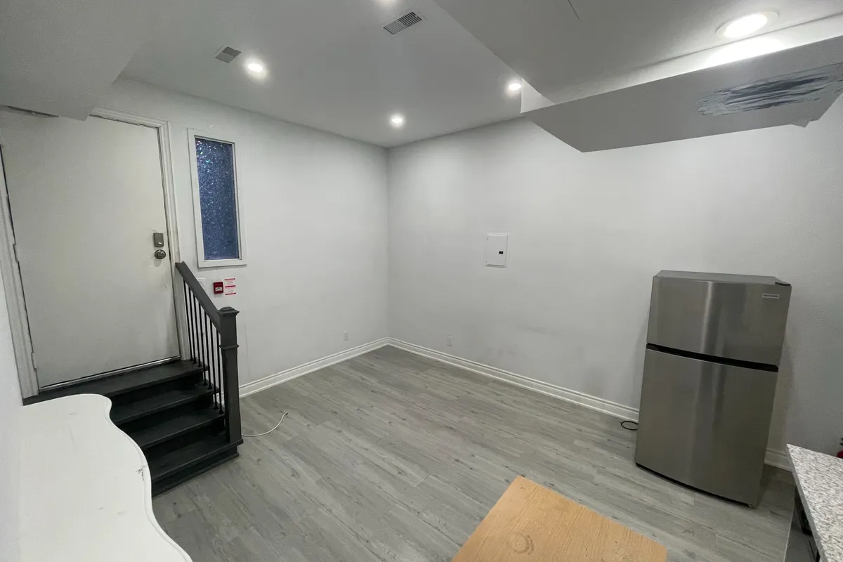 414 Dundas Street, ON M5A 2A8