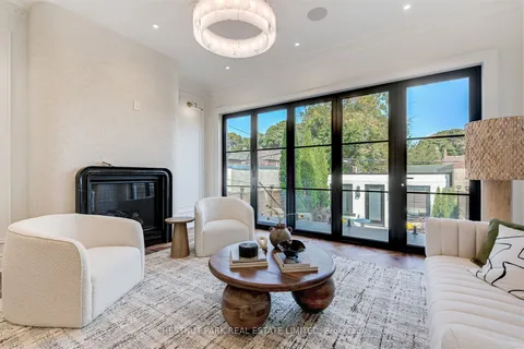 539 Crawford Street, ON M6G 3J9