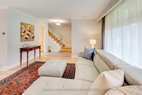 30 Tobruk Crescent, ON M2M 3B4