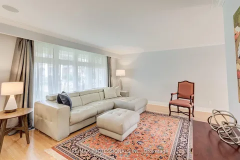 30 Tobruk Crescent, ON M2M 3B4