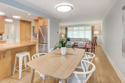 30 Tobruk Crescent, ON M2M 3B4