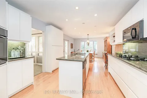 87 Munro Boulevard, ON M2P 1C5